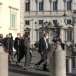 Quirinale, capigruppo della maggioranza al Colle: “Mattarella pronto a mettersi a disposizione per il Paese”