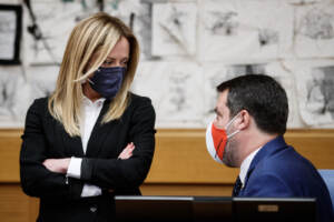 Mattarella bis fa implodere coalizioni, scontro Conte-Di Maio. Meloni, c.destra da rifondare