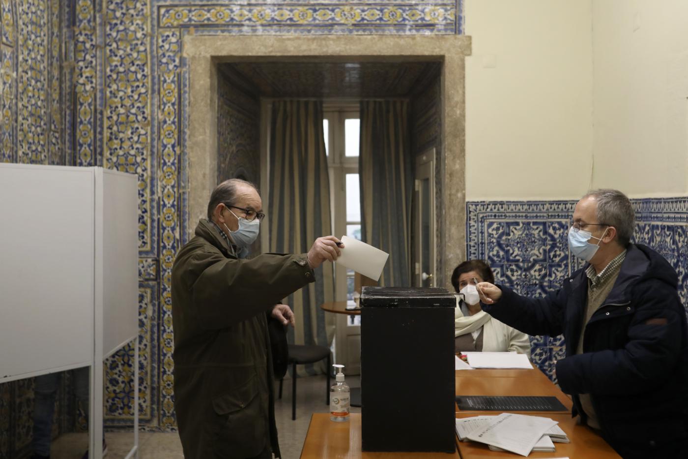 Portogallo oggi al voto nell’incertezza, ai seggi anche i positivi al Covid-19