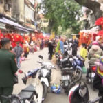 Hanoi, i vietnamiti si preparano al Capodanno Lunare