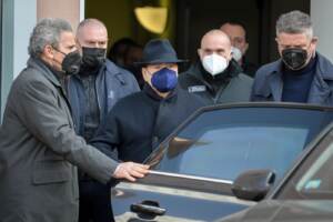 Milano, Silvio Berlusconi dimesso dall’ospedale San Raffaele