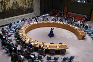 Ucraina: scontro Russia-Usa al Consiglio Onu. Mosca insiste: “Non invaderemo”