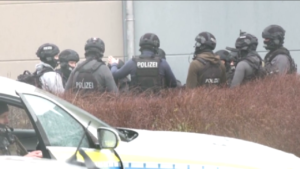 Germania, giovane armato vicino a una scuola ad Amburgo: unità speciali in azione