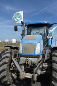 I sindacati della federazione agricola bloccano l'accesso di una raffineria TOTAL