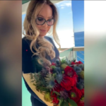 Sanremo, a Ornella Muti mazzo di fiori e cannabis dai promotori del referendum