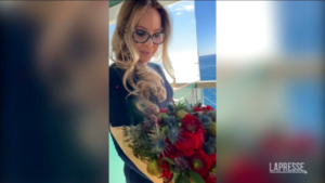 Sanremo, a Ornella Muti mazzo di fiori e cannabis dai promotori del referendum