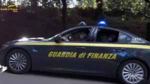 Roma, trovati 600 panetti di cocaina su un camion: due arresti