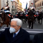 Mattarella, l’arrivo al Quirinale a bordo della lancia Flaminia assieme a Draghi