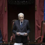 Mattarella ha giurato, poi il discorso: “Costruire l’Italia del dopo emergenza. I responsabili del futuro siamo noi”