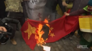 India, tibetani protestano contro i Giochi Olimpici