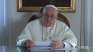 Papa Francesco: “La pandemia ci ha dimostrato che siamo tutti uguali”