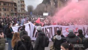 Roma: studenti in piazza contro la “repressione” e gli esami di maturità