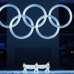 Pechino 2022: Giochi al via, uigura ultima tedofora. Bach: “Dare chance alla pace”