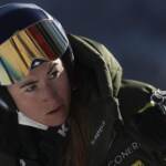 Sofia Goggia torna sugli sci sulle note di ‘Brividi’