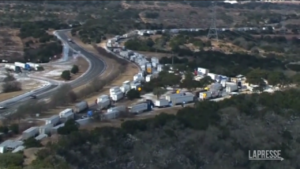 Il maxi ingorgo in Texas per il ghiaccio sulle strade