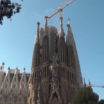 Barcellona, alla Sagrada Familia tornano i turisti e procede la costruzione