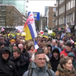 Rotterdam, in migliaia protestano contro le misure anti-Covid
