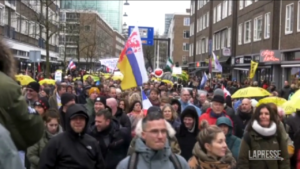 Rotterdam, in migliaia protestano contro le misure anti-Covid