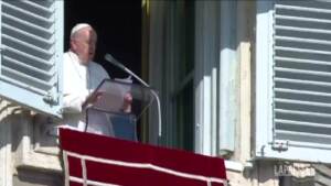Papa Franceso: “Troppe donne schiave della tratta nelle nostre città”
