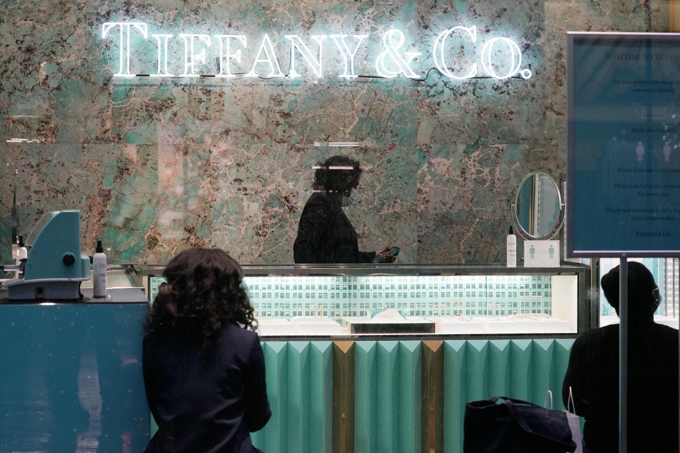 Libri, ‘Tiffany’: Pamparana racconta la storia di una famiglia geniale