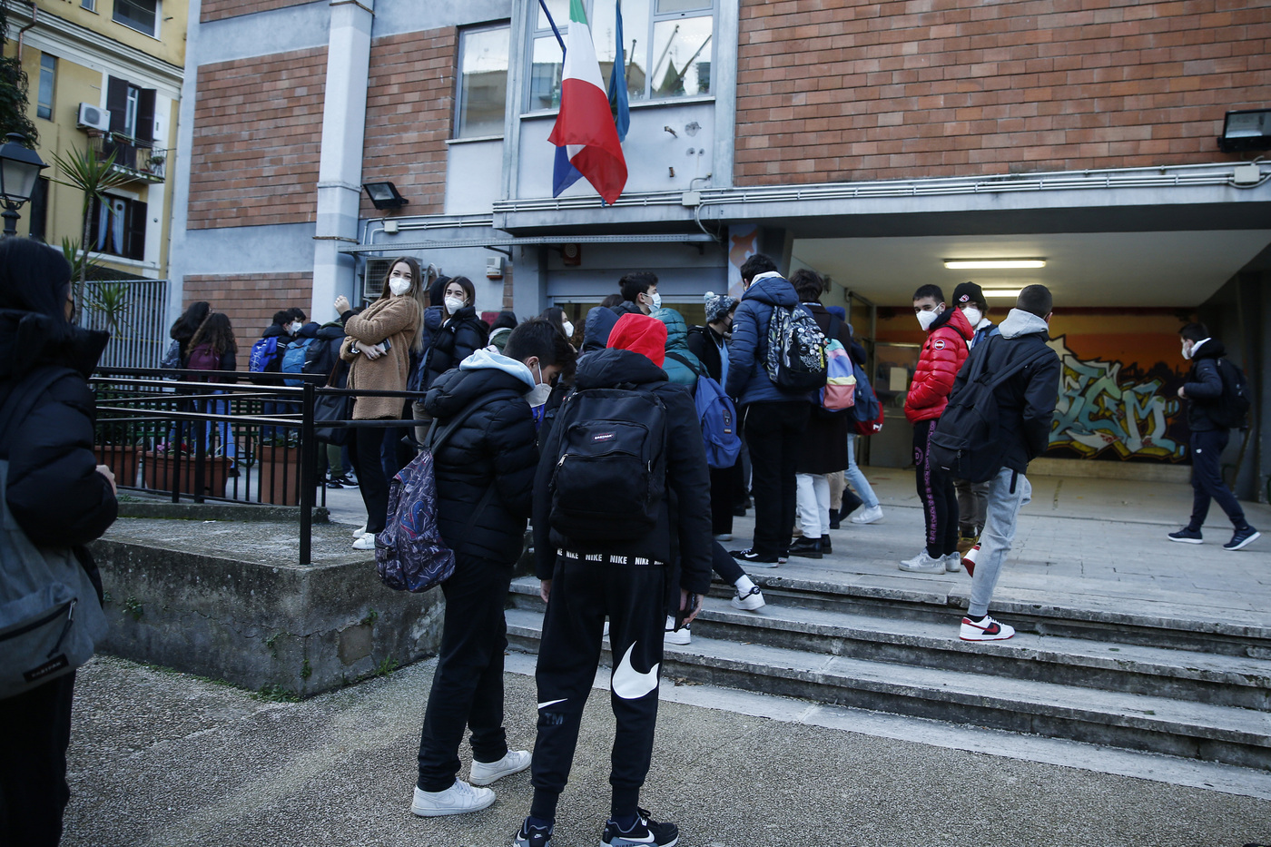 Scuola: rientro last minute per nuove norme. Presidi: ce l’abbiamo fatta Scuola: rientro last minute per nuove norme. Presidi: ce l’abbiamo fatta