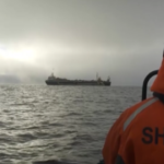 Peschereccio rilascia 100 mila pesci morti in mare