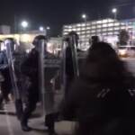 Messico, polizia sfratta centinaia di migranti dal campo improvvisato di Tijuana