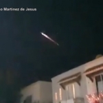 Messico, a Cabo San Lucas un ufo illumina il cielo notturno