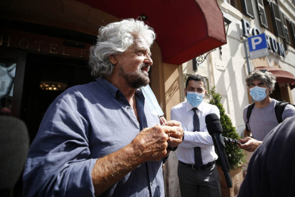 Roma, Beppe Grillo lascia l’hotel Forum