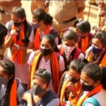 India, protesta contro il divieto di velo islamico a scuola