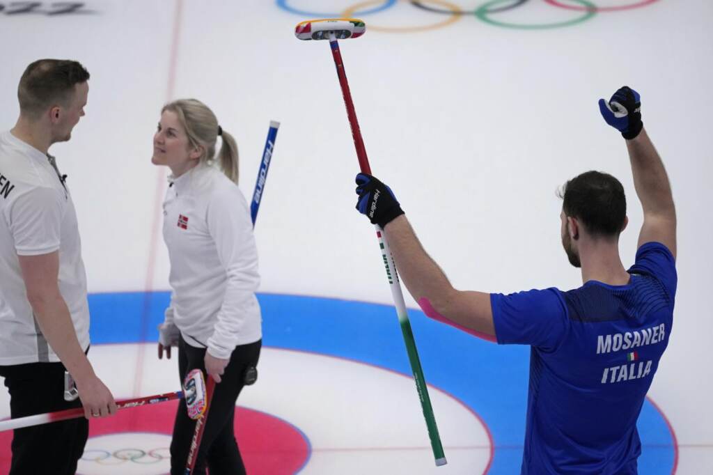 Galleria foto 'Pechino 2022, le immagini dell’oro nel curling di Constantini e Mosaner | GALLERY' - foto 7