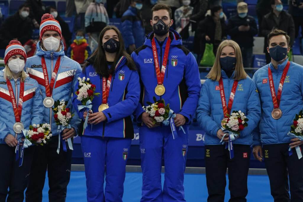 Galleria foto 'Pechino 2022, le immagini dell’oro nel curling di Constantini e Mosaner | GALLERY' - foto 4