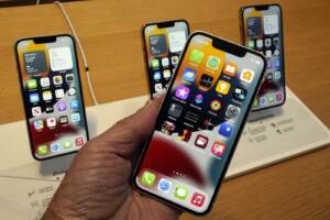 Apple, iPhone 13 in vendita da oggi