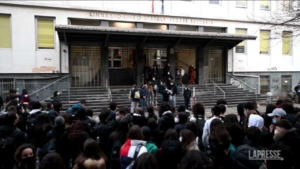 Milano, studenti occupano liceo Beccaria