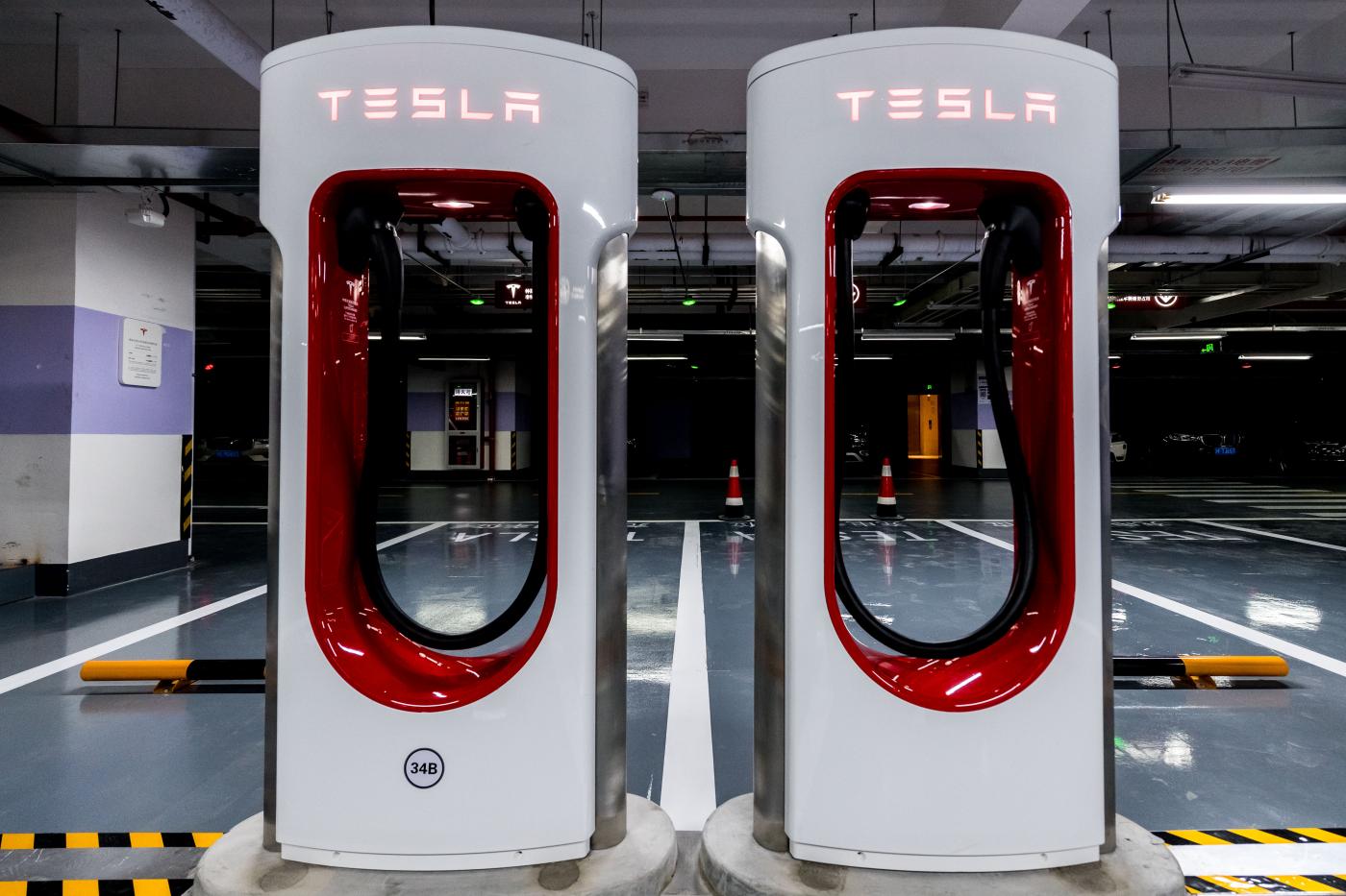 Auto: atteso ritorno eco-bonus, elettrico resta vantaggioso ma caro-energia pesa su colonnine