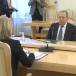 Kiev, la Russia evacua il personale non essenziale dall’ambasciata