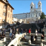 Via le mascherine all’aperto in tutta Italia: “Una liberazione”