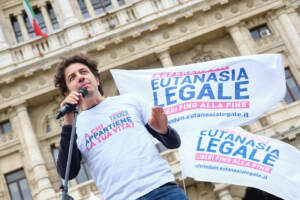 Eutanasia legale, la consegna delle firme in Cassazione per il referendum