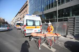 Milano, operai precipitano nel vano ascensore di un palazzo in viale Monza