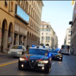 Livorno, cinque indagati per usura: sequestrati anche orologi di lusso, auto e una barca