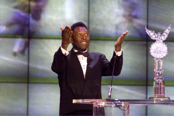 La star brésilienne Pelé rassure sur sa santé