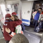 Olimpiadi, Stefania Constantini arriva in aeroporto: la festa per l’atleta iridata