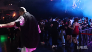 Covid, riaprono le discoteche: a Milano controlli rigorosi fuori dall’Alcatraz
