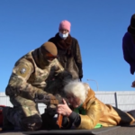 Ucraina, a Mariupol la Guardia Nazionale addestra i civili