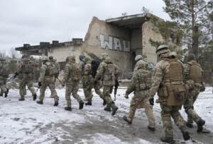 Ucraina, Kiev alle compagnie aeree: “Evitate il Mar Nero”. Germania: “Rischio di guerra in Europa”