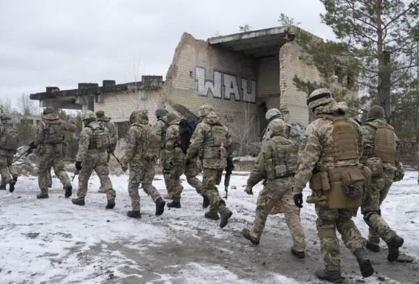 Ucraina, Kiev alle compagnie aeree: “Evitate il Mar Nero”. Germania: “Rischio di guerra in Europa”