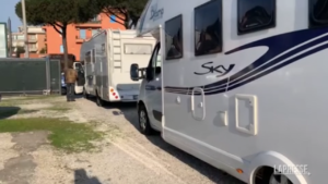 Marcia No Vax, camper fermati dalla polizia a Roma