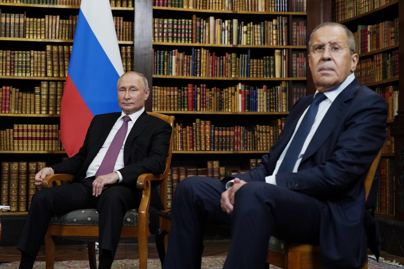 Ucraina, Lavrov a Putin: “Continuare i colloqui sulla sicurezza con l’Occidente”