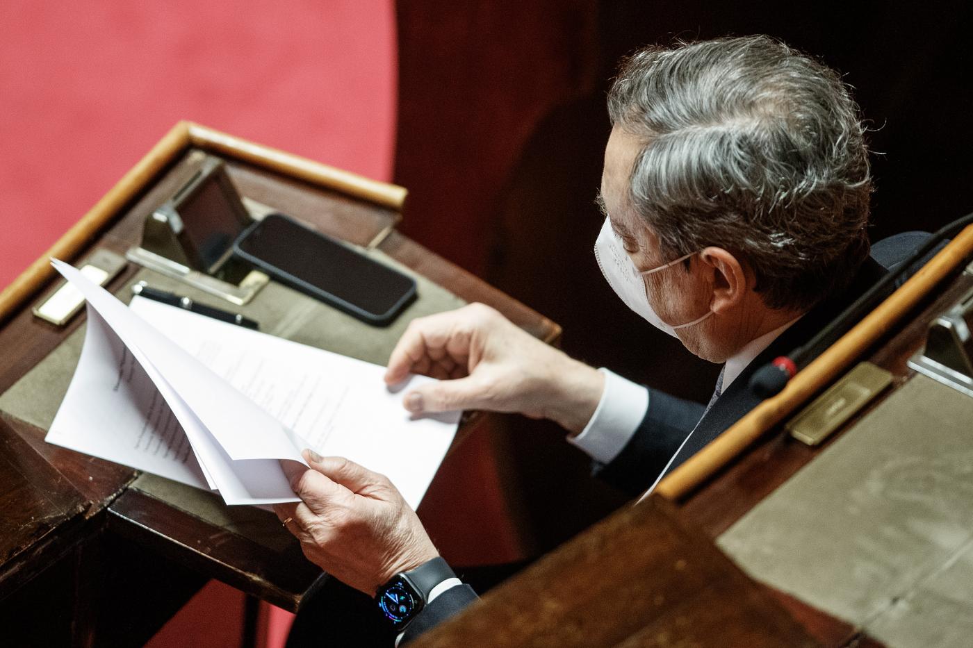 Governo: sprint Draghi su concessioni, oggi in Cdm nodo balneari. Verso bollette venerdì