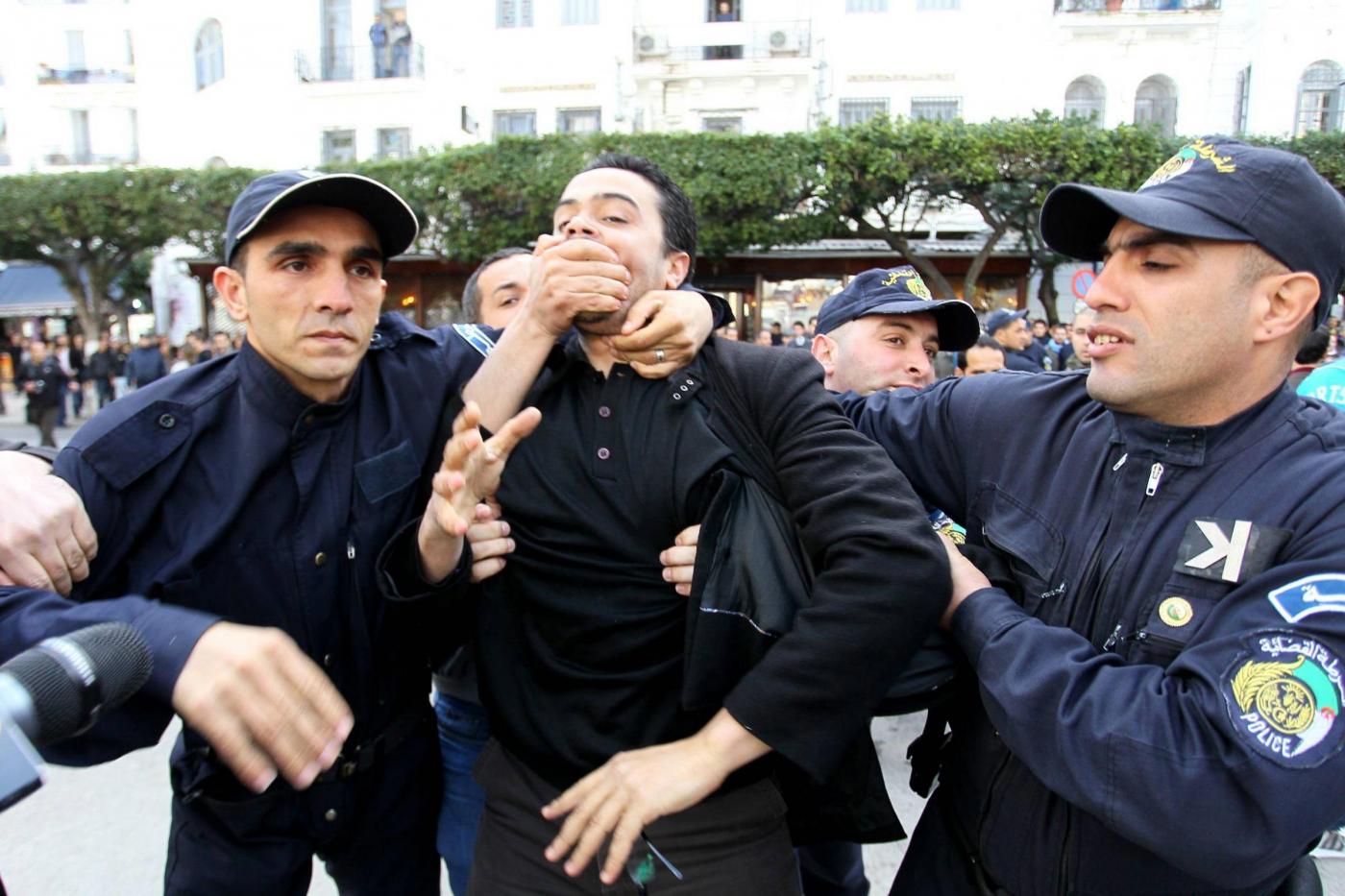 Algeria, la Camera penale di Roma denuncia abusi: “Liberare i prigionieri politici”